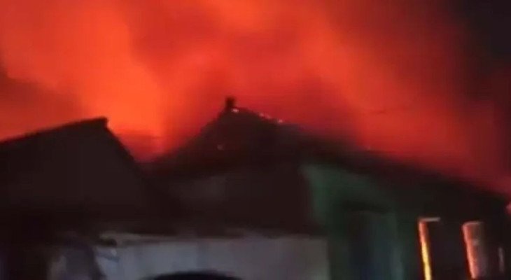 গ্যাস সিলিন্ডারের লিকেজ থেকে আগুন, গাজীপুরে পুড়ল ৩৮ ঘর
